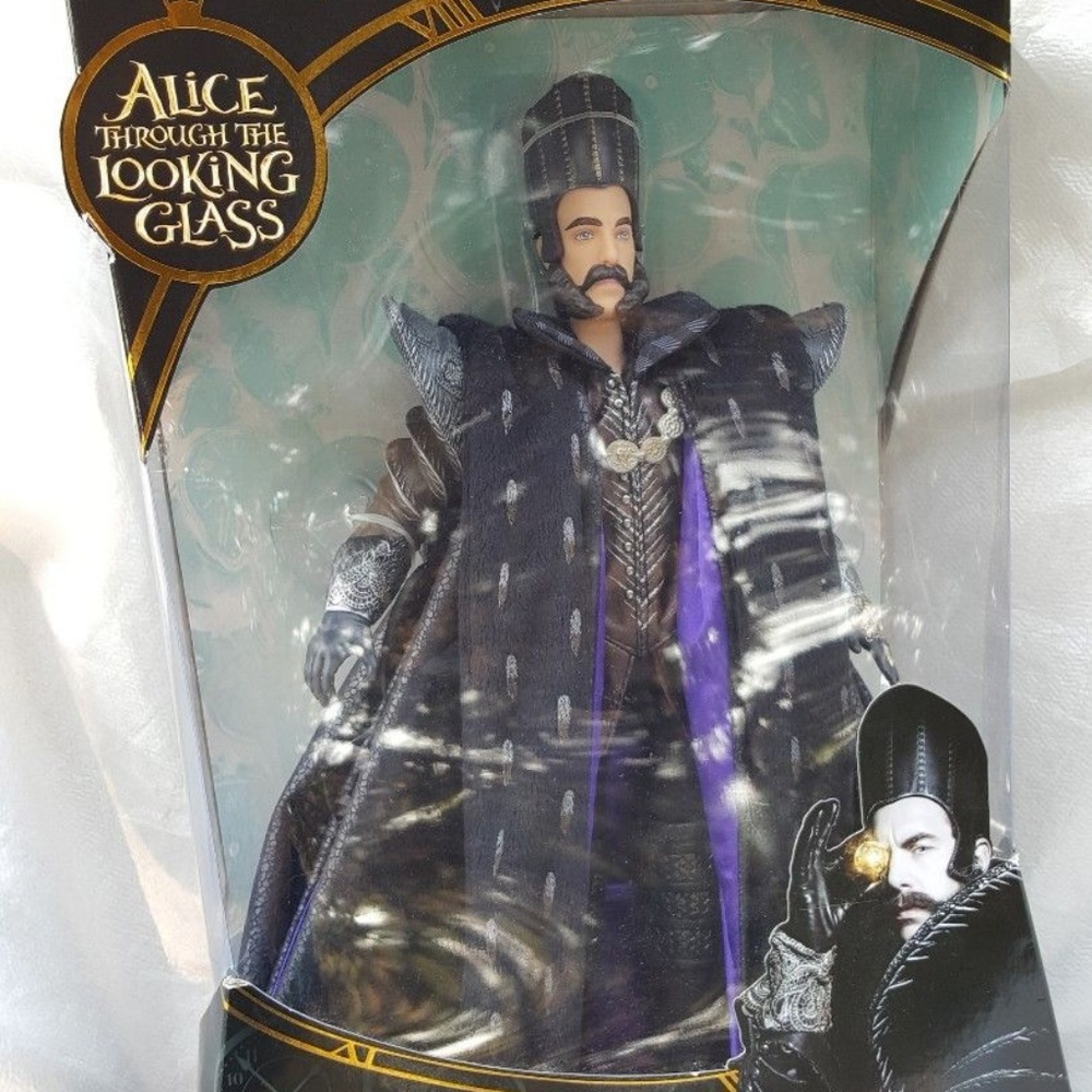 Collectibles Alice Through The Looking Glass Time